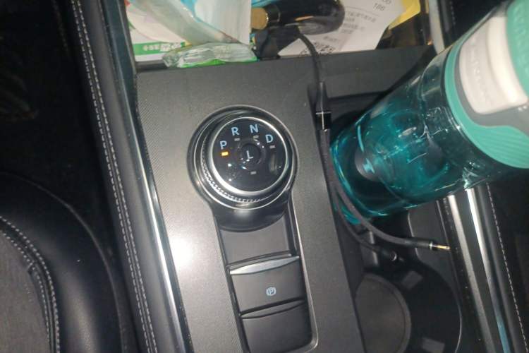 Used Ford Explorer 2024 2.3T EcoBoost Rear-Drive Trend Edition 7-Seater Gear Lever