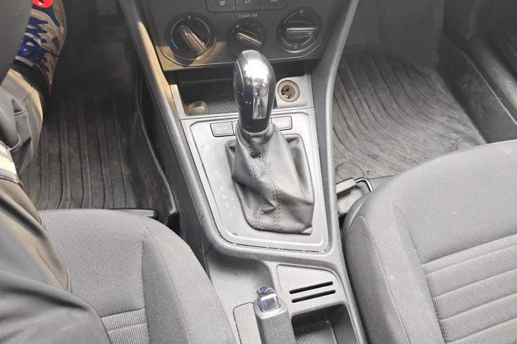 Used Volkswagen Lavida 2019 Lavida Start 1.5L Automatic Trendy Version China VI Standard Gear Lever