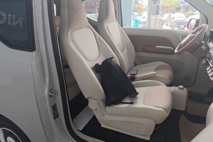 Used Wuling Hongguang MINIEV 2024 3rd Generation 215km Youth Edition Right Front Seat