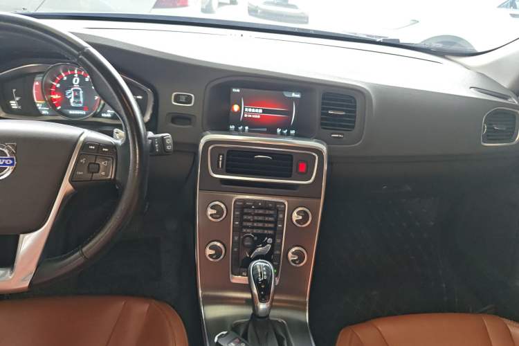 Used Volvo V60 2015 T5 Zhiya Edition Audio And AC Panel