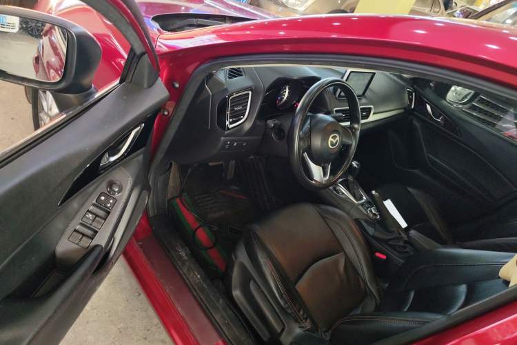 Used Mazda 3 Axela 2014 Sedan 1.5L Automatic Comfort Model