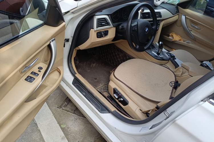 Used BMW 3 Series 2016 320Li Ambition Model
