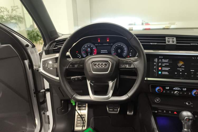 Used Audi Q3 2024 40 TFSI Fashion Dynamic Model
