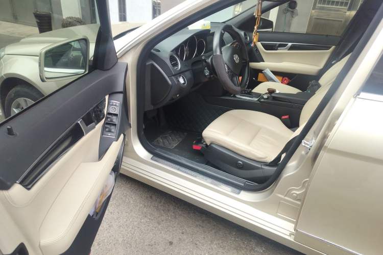 Used Mercedes-Benz C-Class 2011 C 200 CGI Fashion Model
