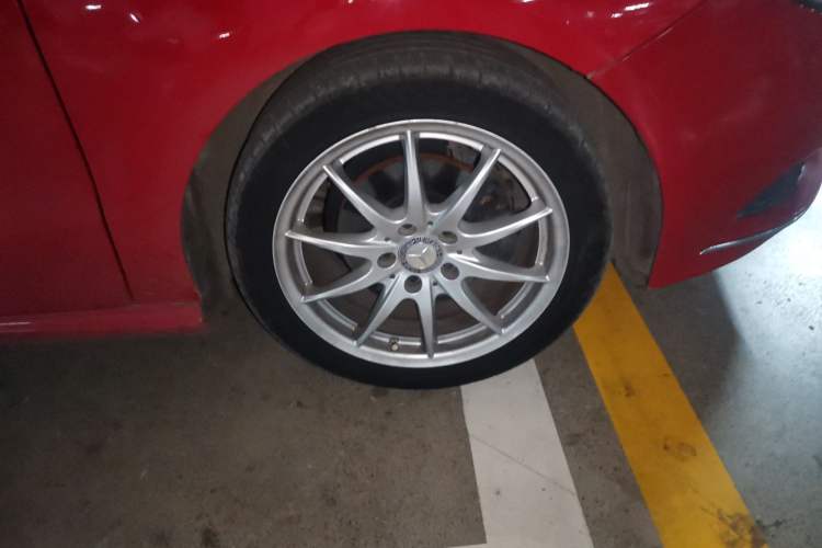 Used Mercedes-Benz B-Class 2012 B 180 Right Front Wheel Hub