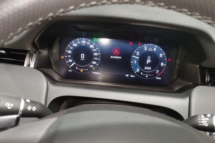 Used Land Rover Discovery Sport 2022 Revised Version 249 PS R-Dynamic S Performance Edition 5 Seats Instrument Cluster