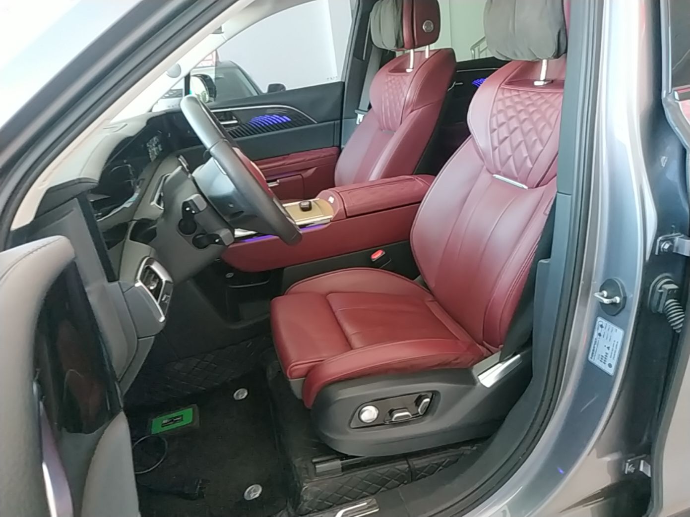 Hongqi E-HS9 2022 660 km Range Flagway Edition Six Seats — снимка 17