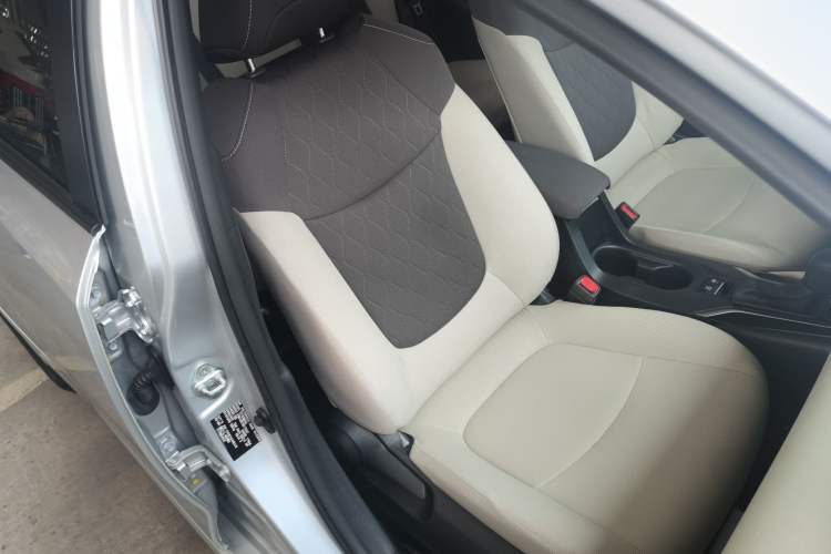 Used Toyota Corolla 2022 Dual-Motor 1.8L E-CVT Pioneer Edition Right Front Seat