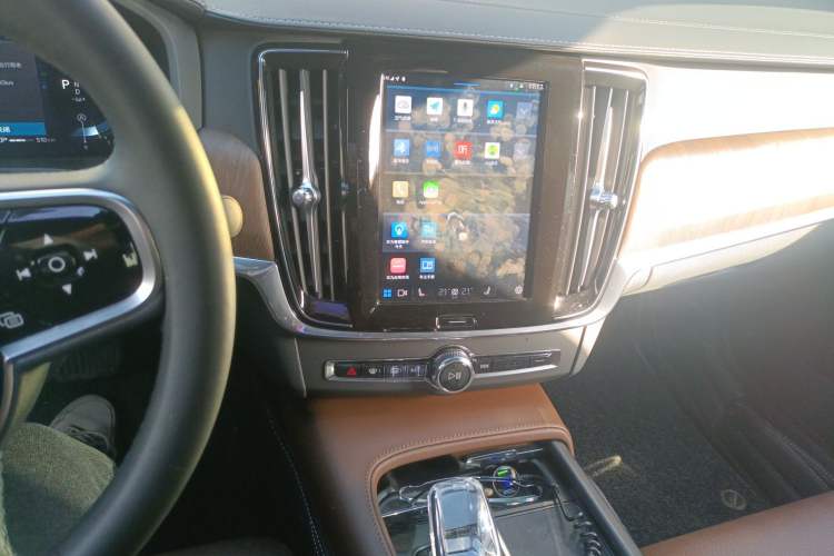 Used Volvo S90 2025 B5 Zhiyuan Luxury Edition
