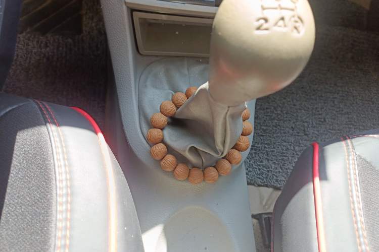 Used FAW Xiali N5 2011 1.3L Manual Standard Edition Gear Lever