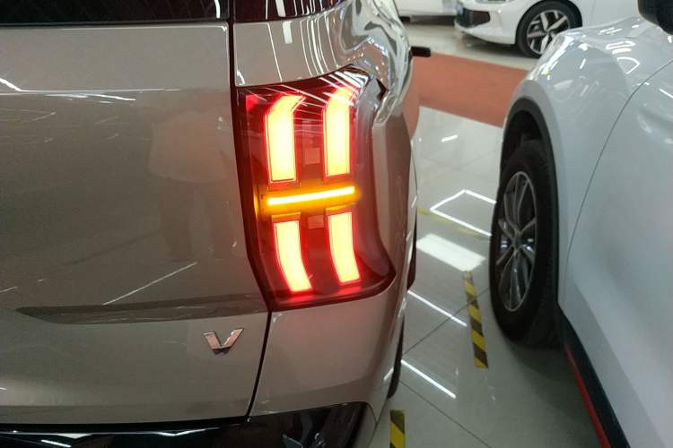 Used AION V 2024 Aion Tyrannosaurus 650 LiDAR Edition