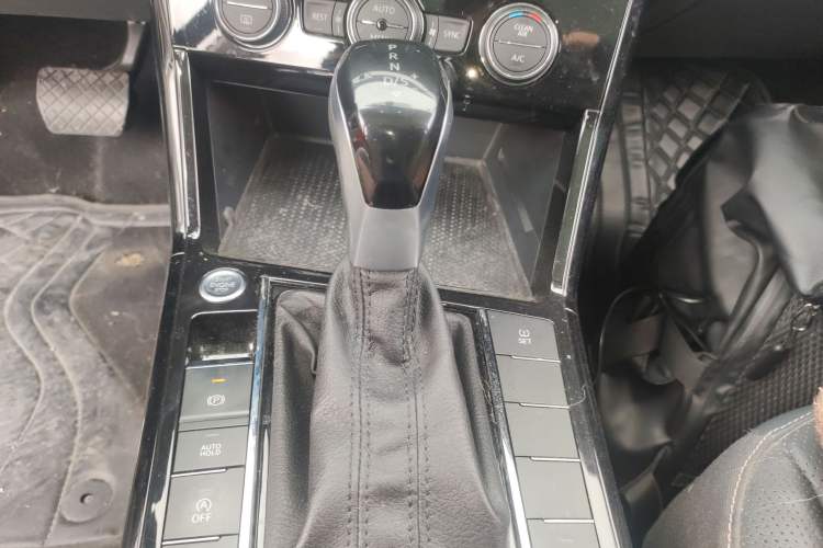 Used Volkswagen Passat 2019 330TSI Luxury Edition China VI Standard
