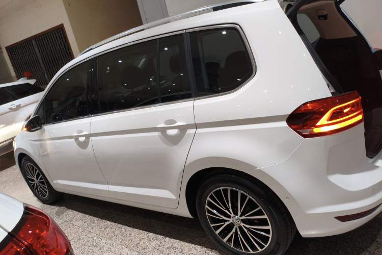 Used Volkswagen Touran 2018 Volkswagen Touran L 280TSI DSG Luxury Edition 7 Seats