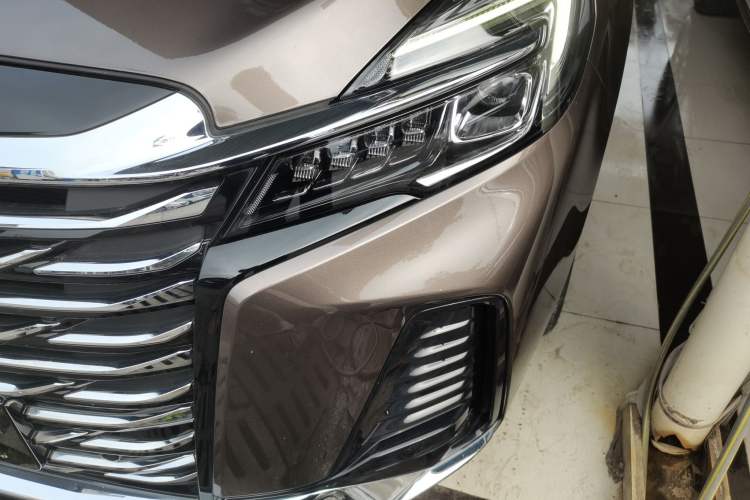 Used Buick GL8 2023 Land Executive Class Comfort Model