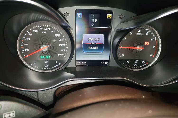 Used Mercedes-Benz GLC 2017 GLC 200 4MATIC Odometer Close Up