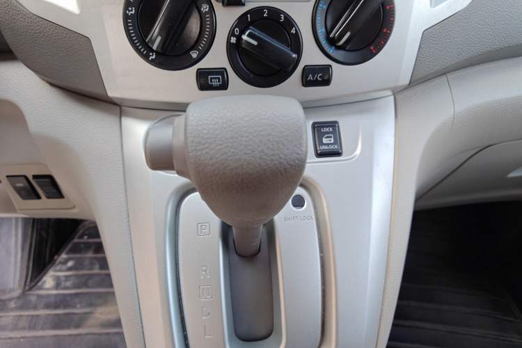 Used Nissan NV200 2014 1.6L CVT Luxury Model China IV Standard