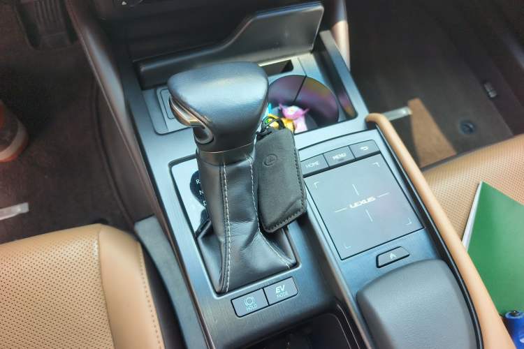 Used Lexus ES 2020 300h Premier Edition Gear Lever