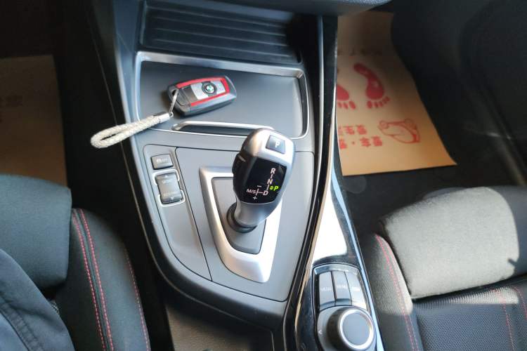 Used BMW 1 Series 2018 118i Sport Design Package Gear Lever
