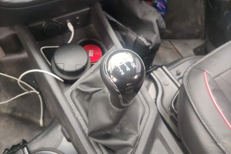 Used Chana Ruixing M60 2023 1.6L CNG Comfort-Grade 6-Seater Passenger Vehicle
