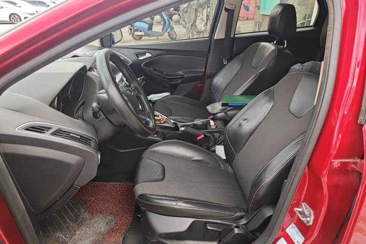 Used Ford Focus 2012 Hatchback 1.6L Automatic Fashion Edition Left Front Seat