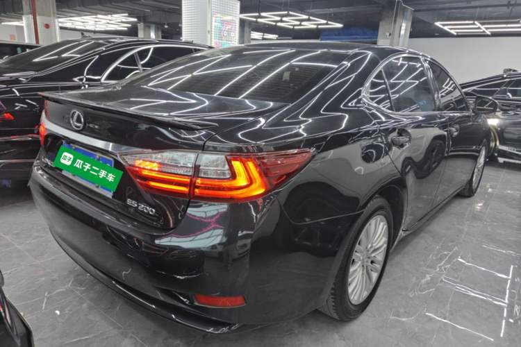 Used Lexus ES 2015 200 Elite Edition Rear Right 45 Deg