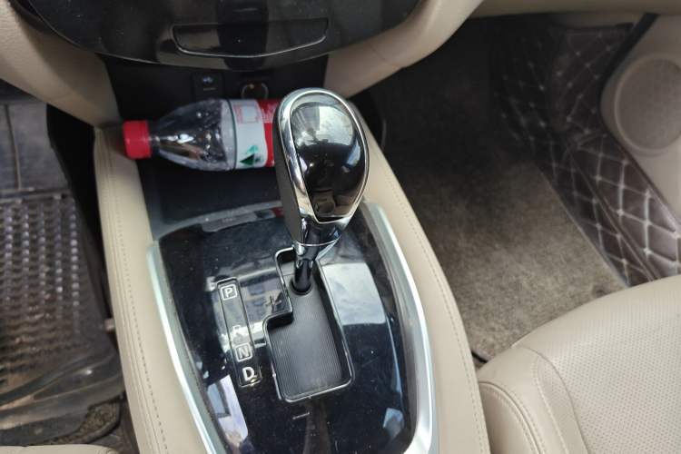 Used Nissan X-Trail 2017 2.0L CVT Comfort Edition 2WD Gear Lever