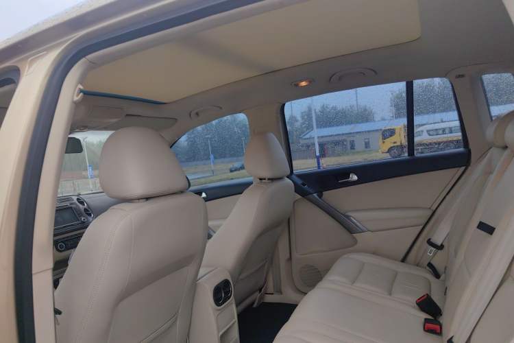 Used Volkswagen Tiguan 2012 1.8TSI Automatic All-Wheel Drive Elite Edition Headliner