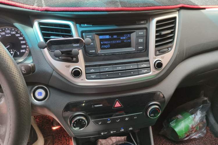 Used Hyundai Tucson 2015 2.0L Automatic Two-Wheel Drive Smart Version
