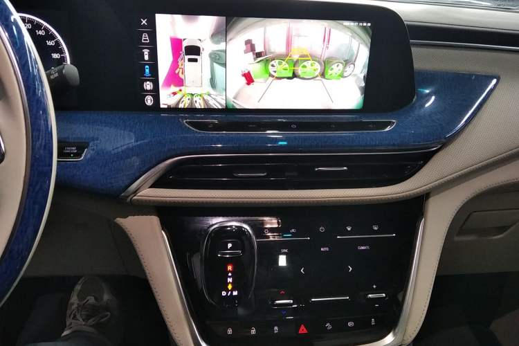 Used Buick GL8 2022 ES Landtrek 653T Comfort Edition