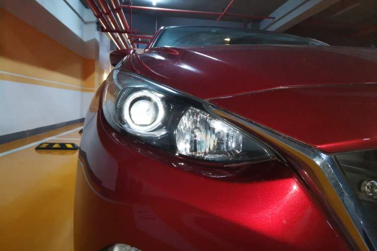 Used Mazda 3 Axela 2014 Sedan 2.0L Automatic Sport Model Right Front Headlight
