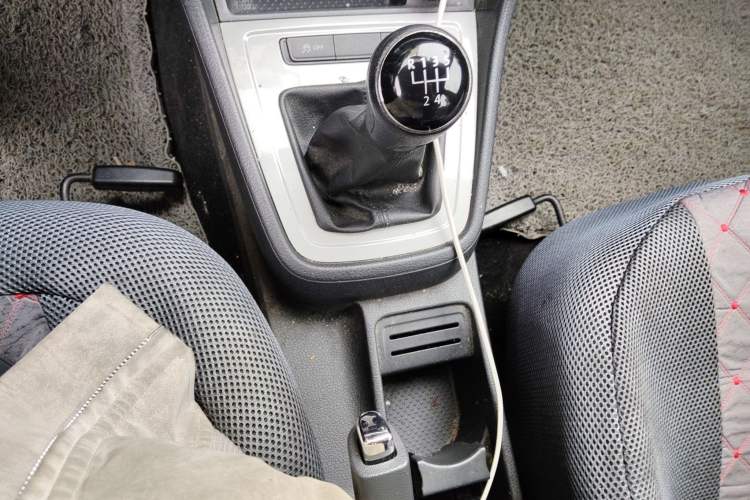 Used Volkswagen Gran Lavida 2013 1.6L Manual Fashion Model
