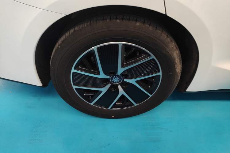 Used BYD Qin L 2025 DM-i Smart Drive 120KM Superior Model Right Rear Wheel Hub