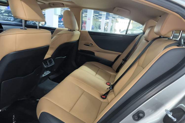 Used Lexus ES 2021 300h Deluxe Edition