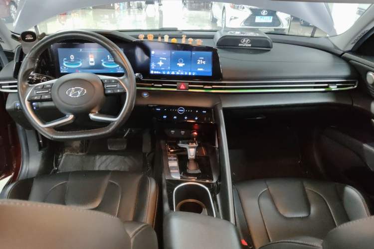 Used Hyundai Elantra 2021 1.5L CVT TOP Flagship Edition Center Console