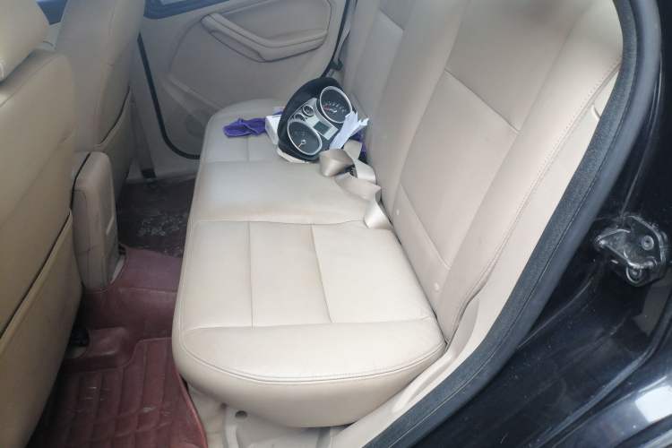 Used Ford Focus 2013 Sedan Classic 1.8L Manual Fashion Edition