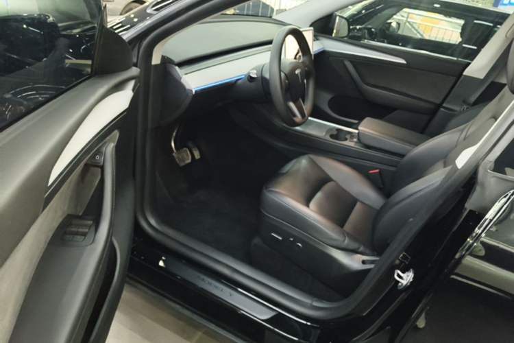 Used Tesla Model Y 2023 Rear-Wheel-Drive Version
