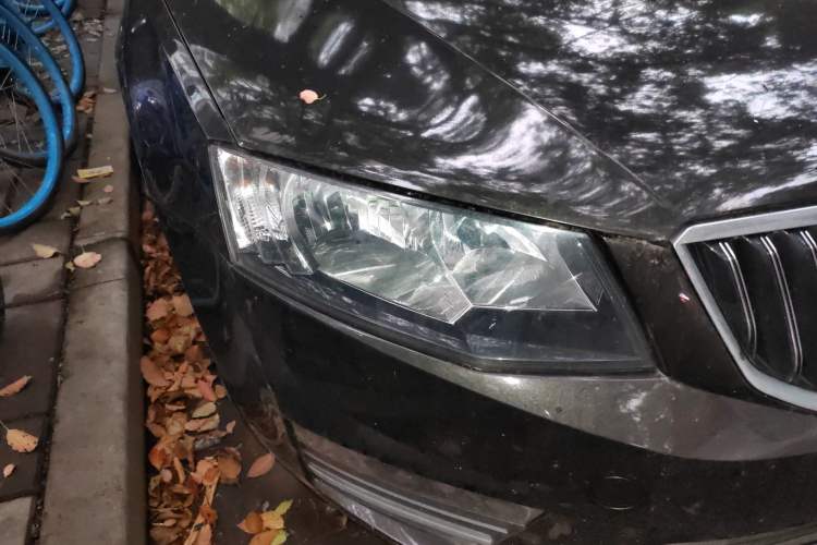 Used Skoda Octavia 2017 1.6L Automatic Smart Drive Edition Right Front Headlight