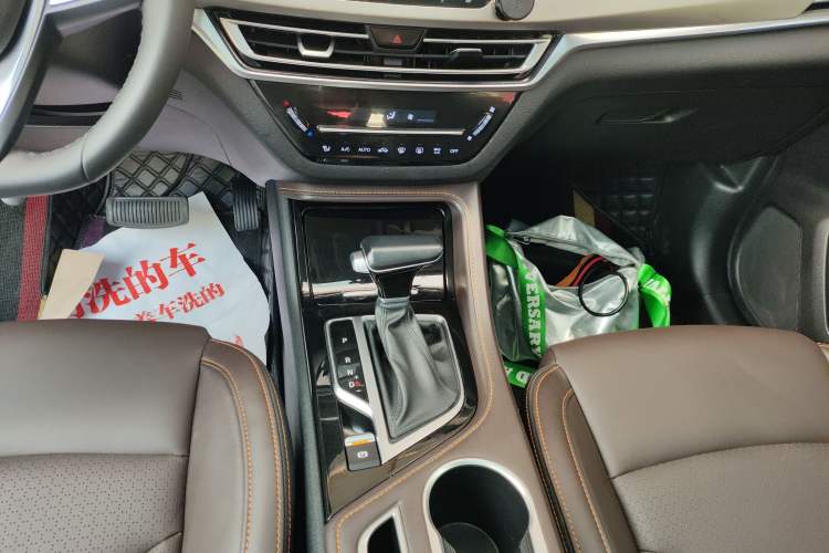 Used CHANGAN CS35PLUS 2018 1.6L Automatic Changlian Edition China V Standard Gear Lever