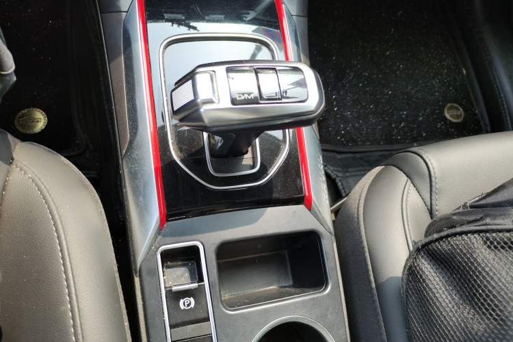 Used Haval H2 2018 Chuanxiang Edition Blue Badge 1.5T Dual-Clutch Two-Wheel Drive Fashionable Model Gear Lever