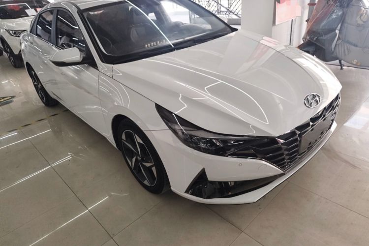 Used Hyundai Elantra 2022 1.5L CVT GLX Elite Edition Front Right 45 Deg