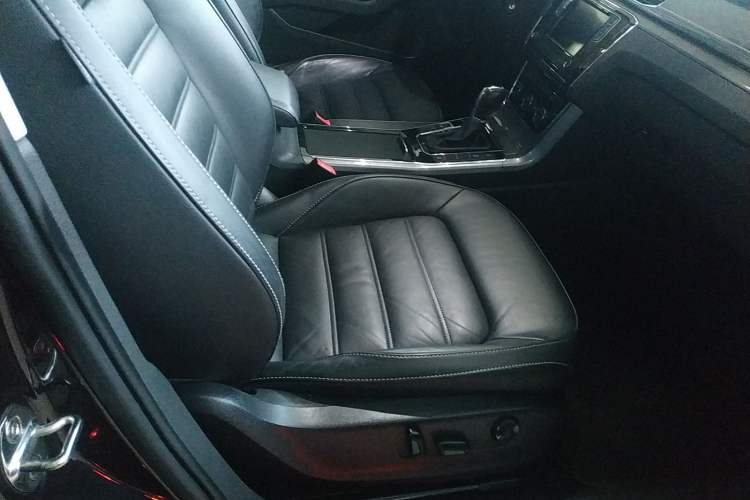 Used Volkswagen Passat 2016 330TSI DSG Luxury Edition Right Front Seat