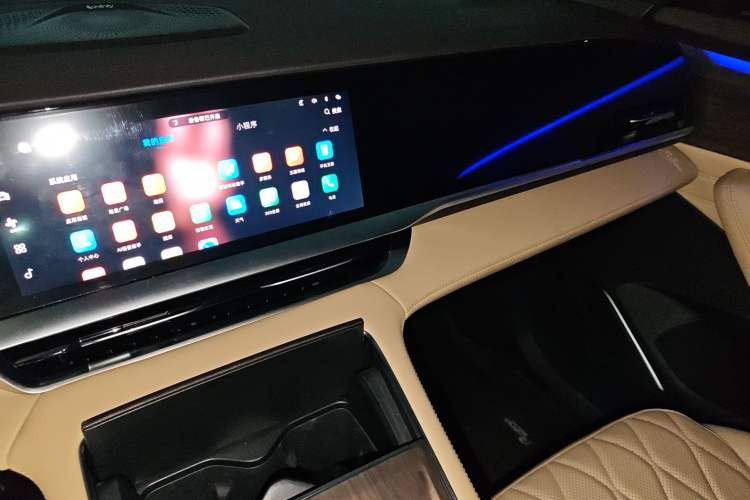 Used Geely Auto Monjaro L 2025 Dongfang Yao 2.0TD Automatic Lanxing Edition Audio And AC Panel