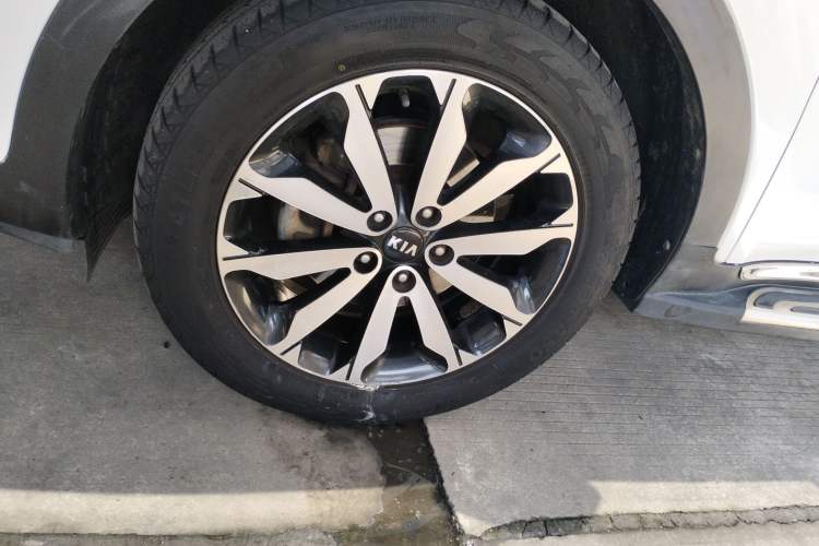 Used Kia KX5 2016 1.6T Automatic Two-Wheel Drive DLX Left Front Wheel Hub