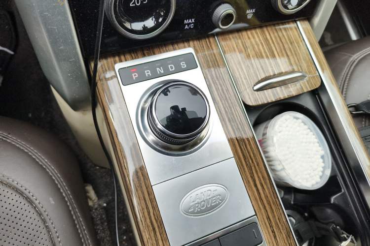 Used Land Rover Range 2019 3.0 SCV6 Legacy Edition Gear Lever