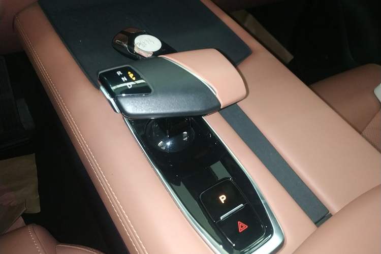 Used CHANGAN UNI-Z New Energy 2024 Blue Whale Smart Electric iDD 125km Excellence Model Gear Lever