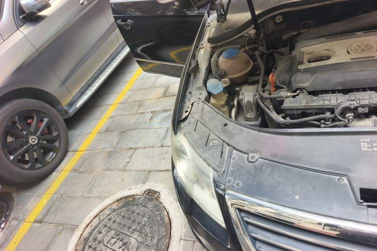 Used Volkswagen Magotan 2007 1.8 TSI Automatic Comfort Model Right Front Headlight