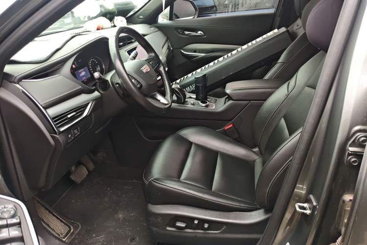 Used Cadillac XT4 2018 28T Two-Wheel-Drive Luxury Model
