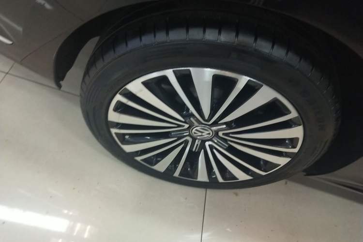 Used Volkswagen Passat 2019 330TSI Prestige Edition China V Standard Right Rear Wheel Hub