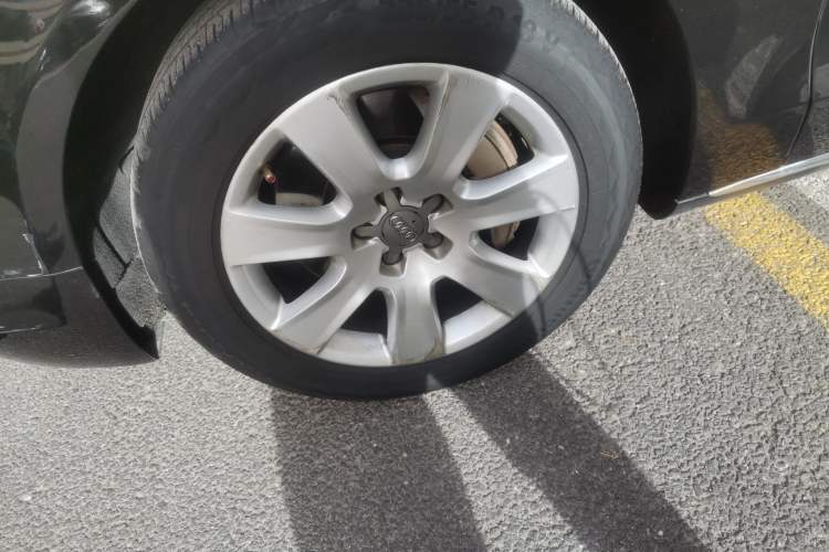 Used Audi A8 2011 A8L 3.0 TFSI quattro Luxury Edition (213kW) Right Front Wheel Hub