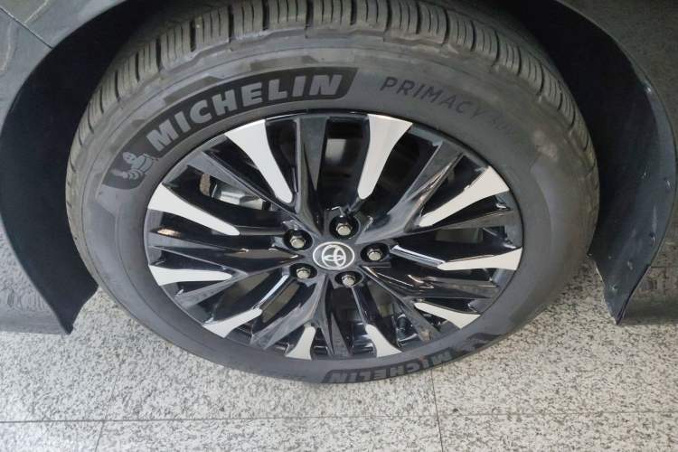 Used Toyota Alphard 2024 Dual-Engine 2.5L Deluxe Edition
